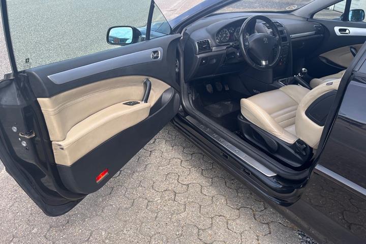 Sort Peugeot 407 fra 2006