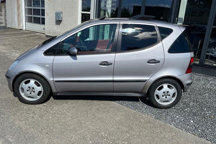 Grå Mercedes A140 fra 2000