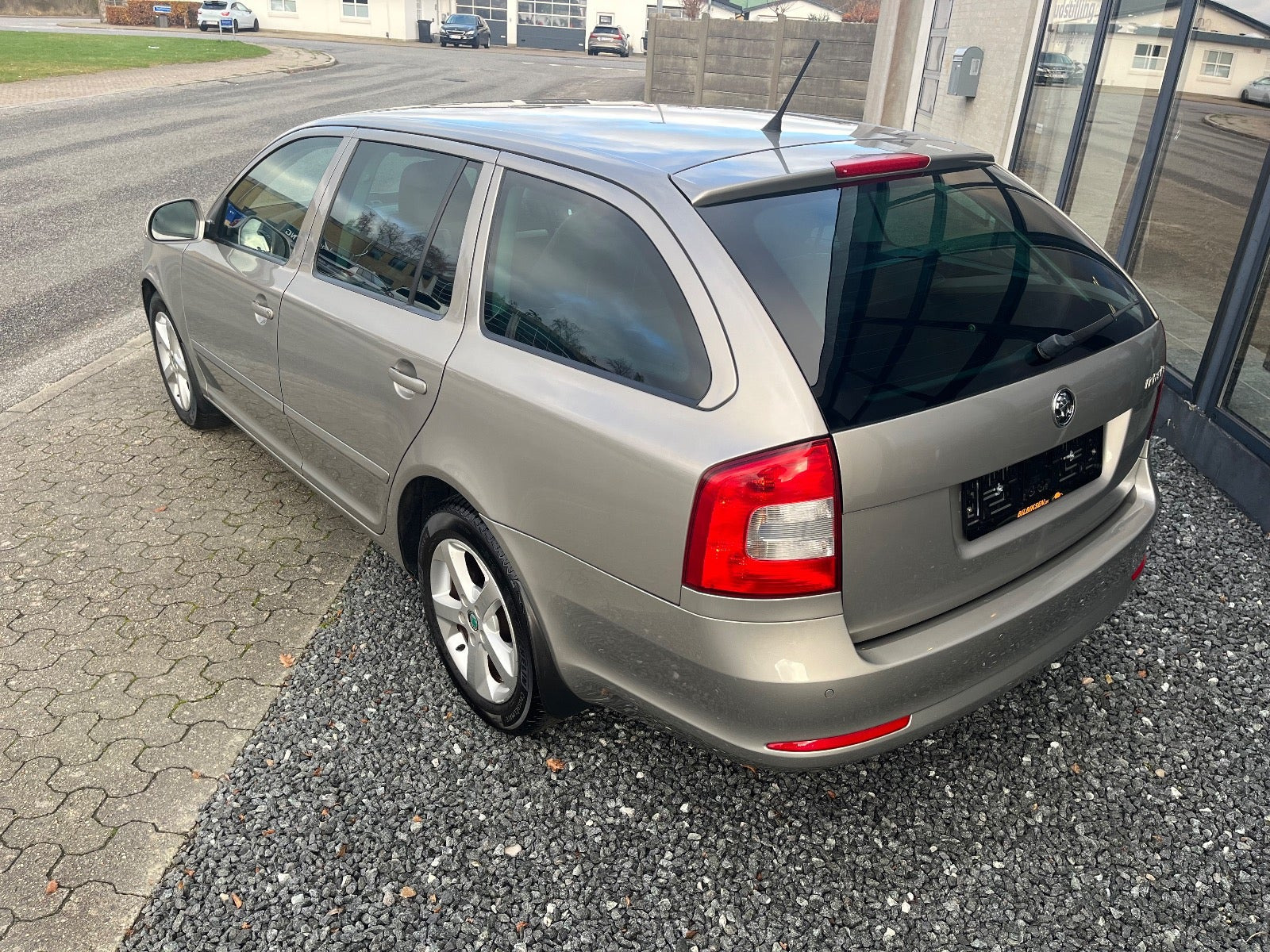 Orange Skoda Octavia fra 2012