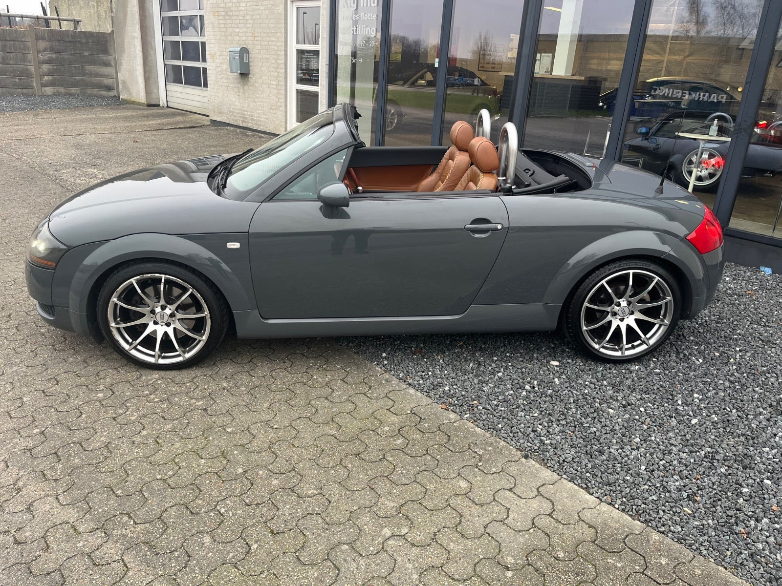 Grå Audi TT fra 2000