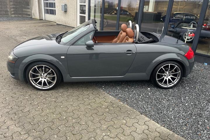 Grå Audi TT fra 2000