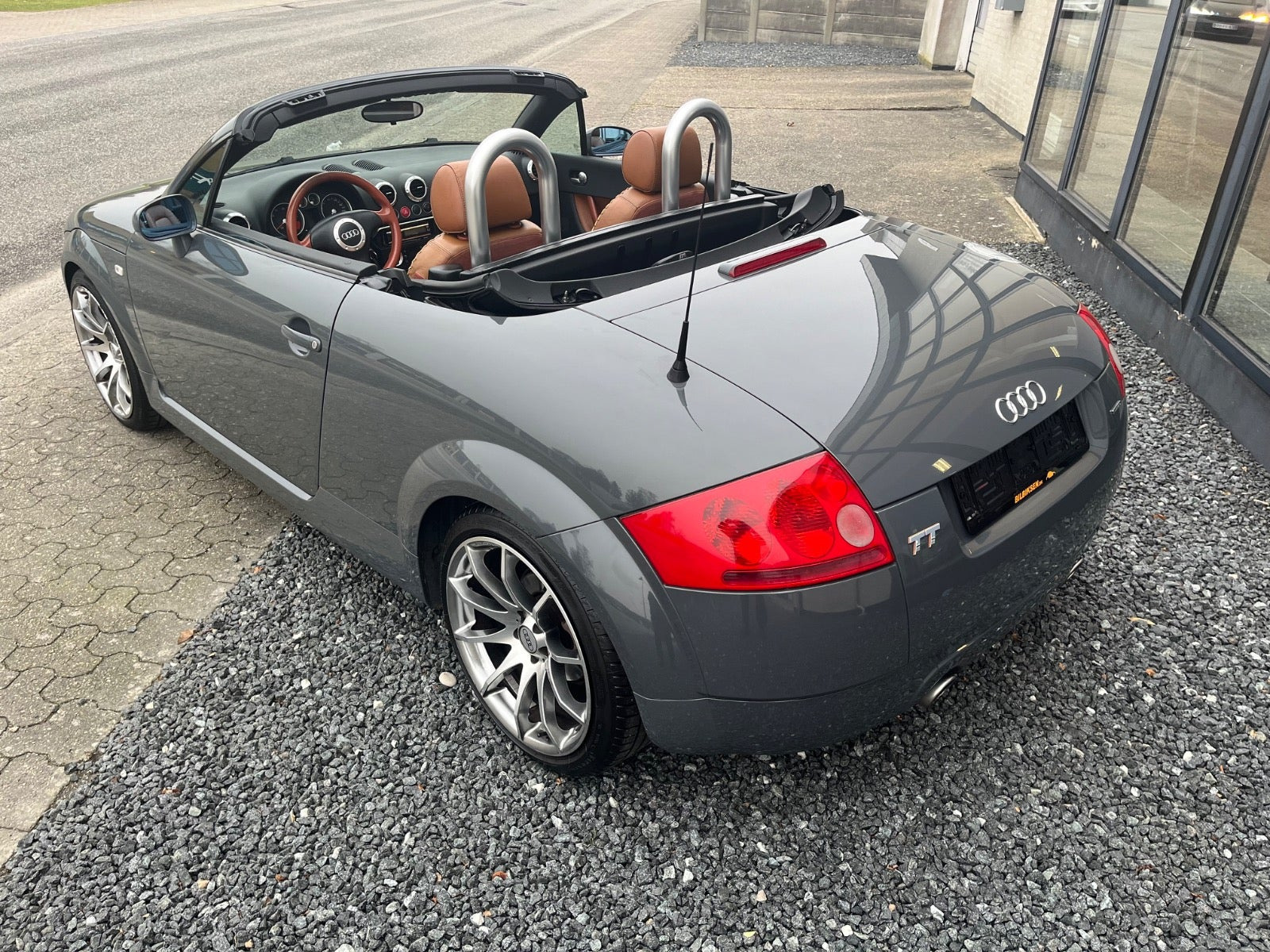 Grå Audi TT fra 2000