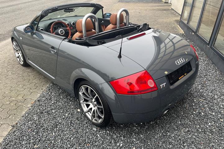 Grå Audi TT fra 2000