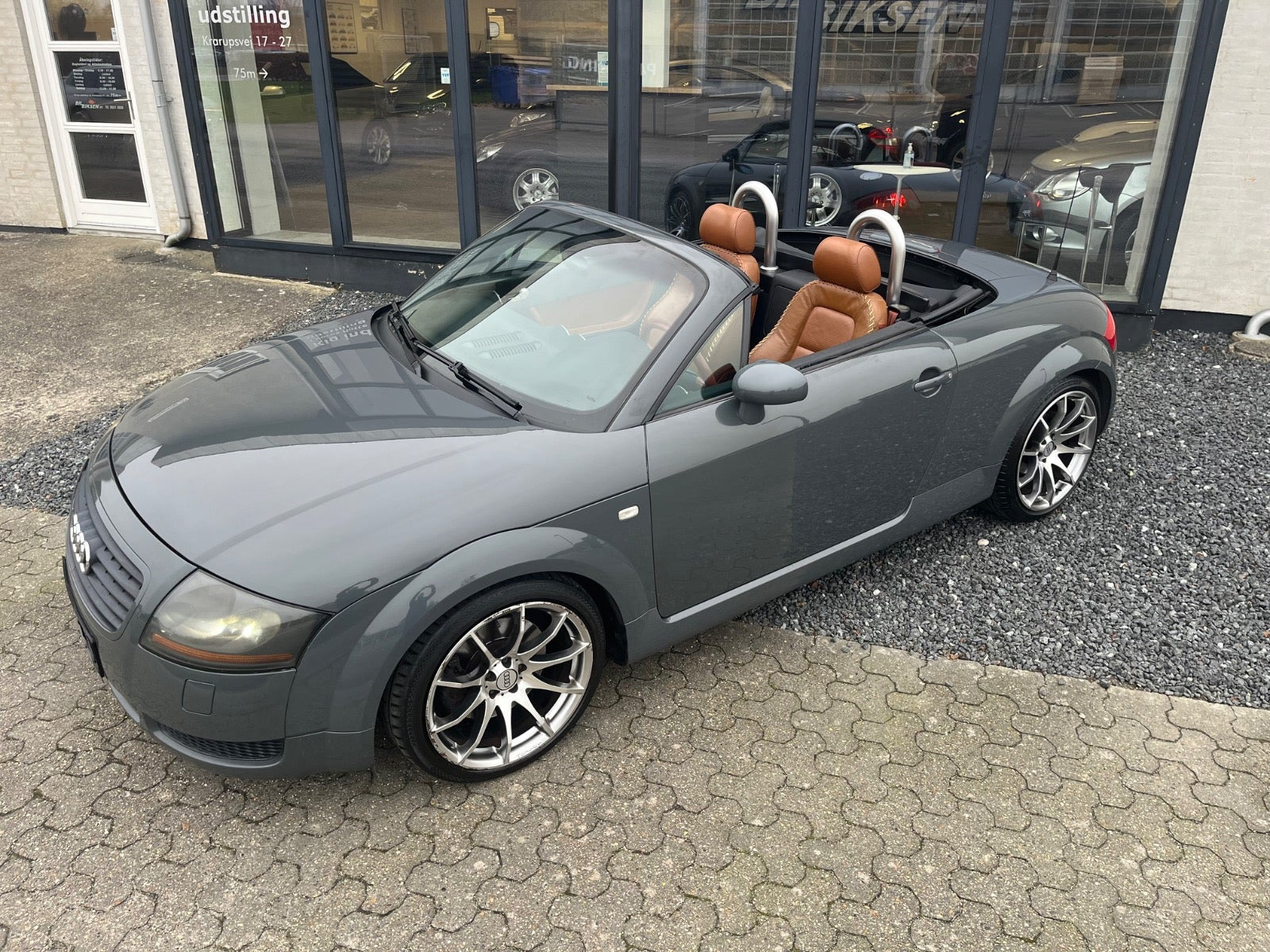 Grå Audi TT fra 2000