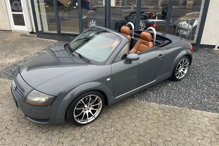 Grå Audi TT fra 2000