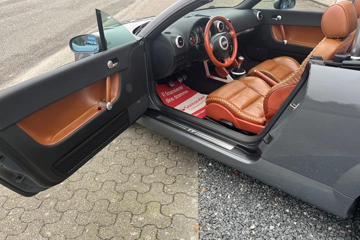 Grå Audi TT fra 2000