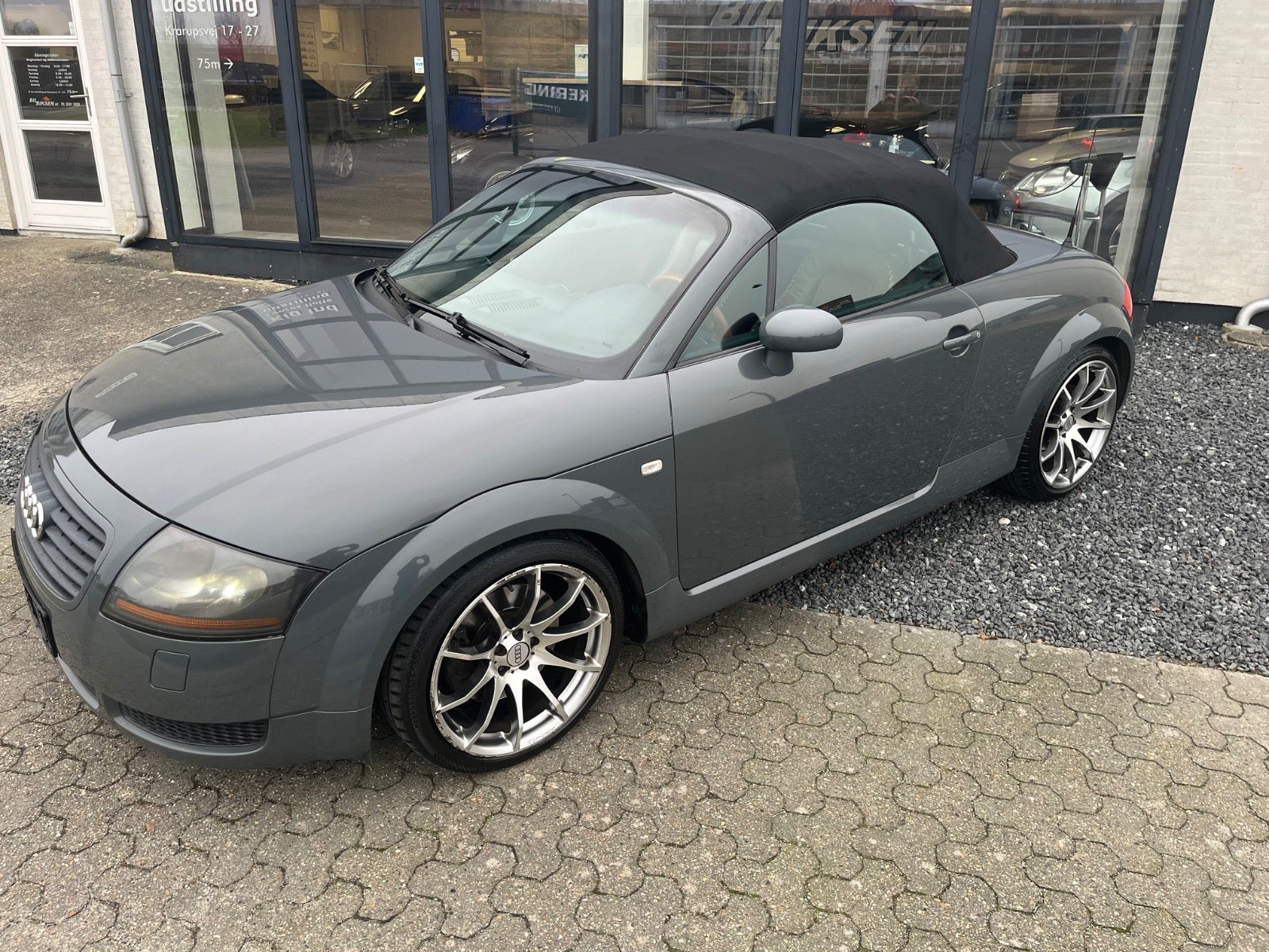 Grå Audi TT fra 2000