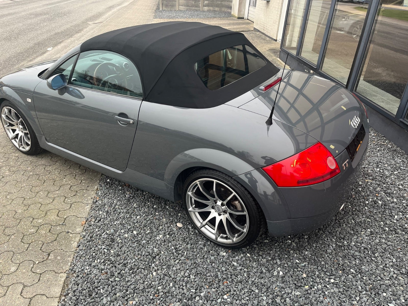 Grå Audi TT fra 2000