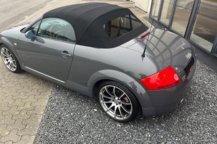 Grå Audi TT fra 2000