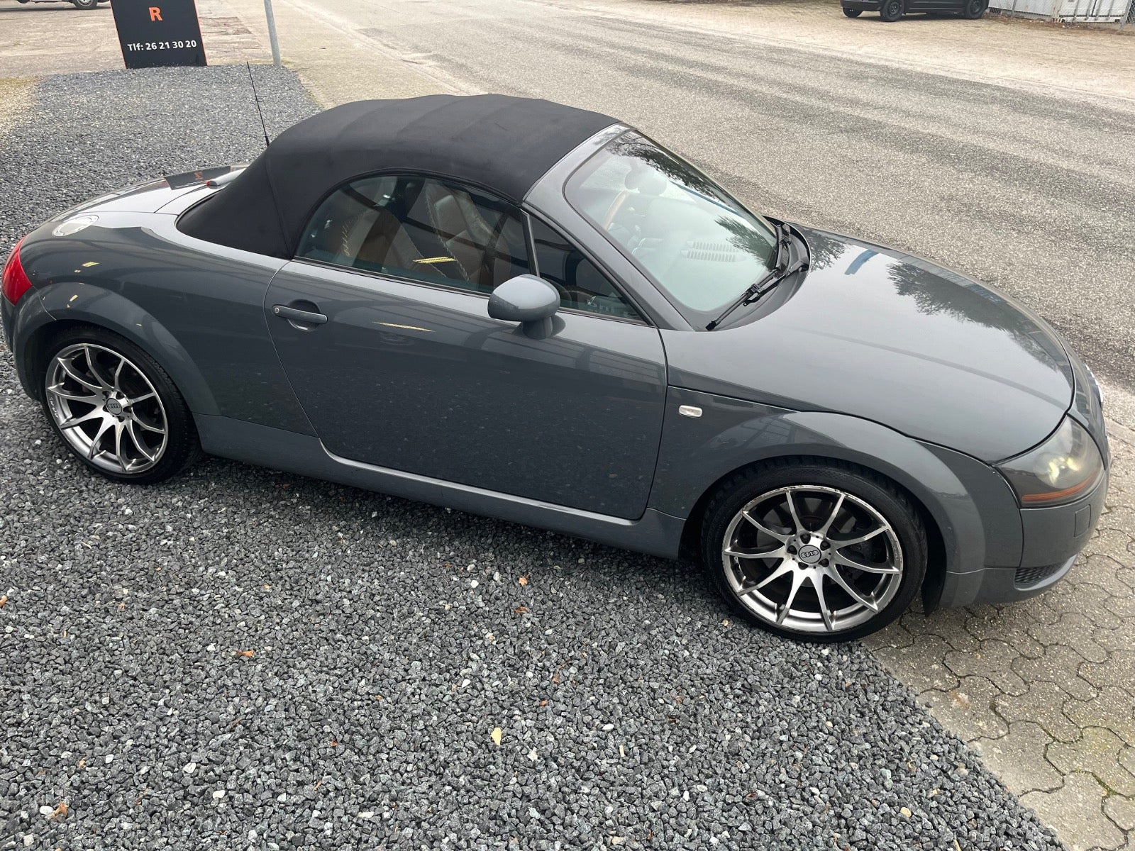 Grå Audi TT fra 2000