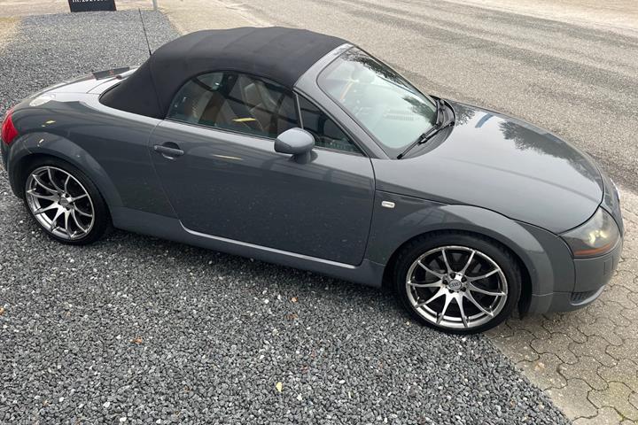 Grå Audi TT fra 2000