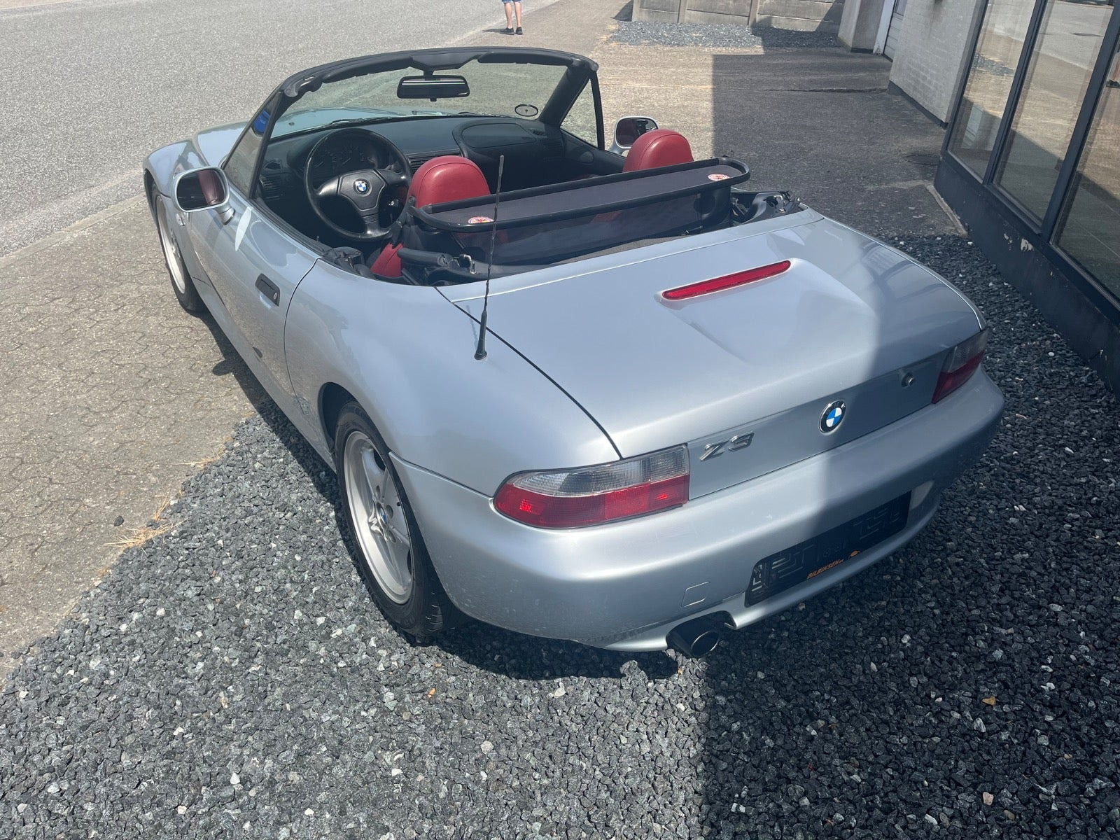 Sølv BMW Z3 fra 1996