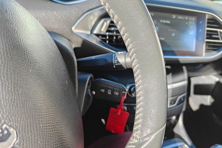 undefined Peugeot 308 fra 2015