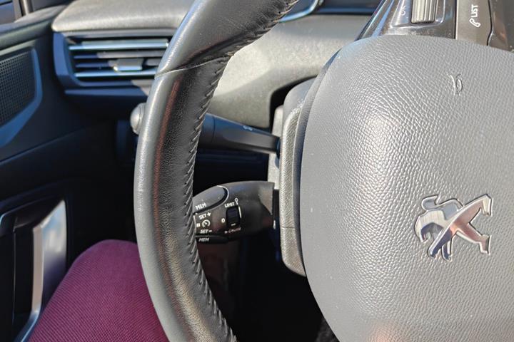 undefined Peugeot 308 fra 2015