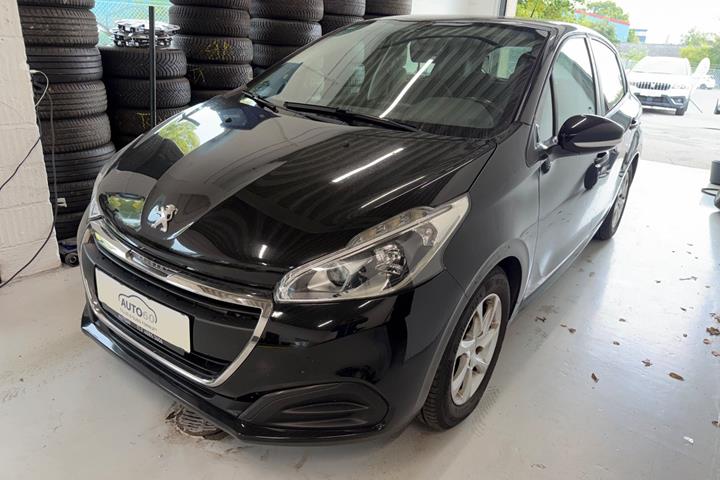 Sort Peugeot 208 fra 2017