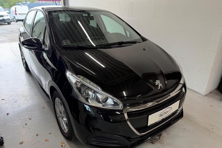 Sort Peugeot 208 fra 2017