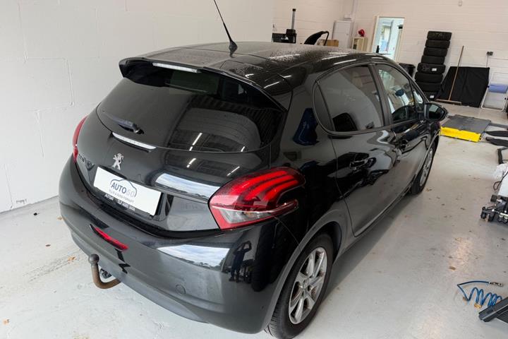 Sort Peugeot 208 fra 2017