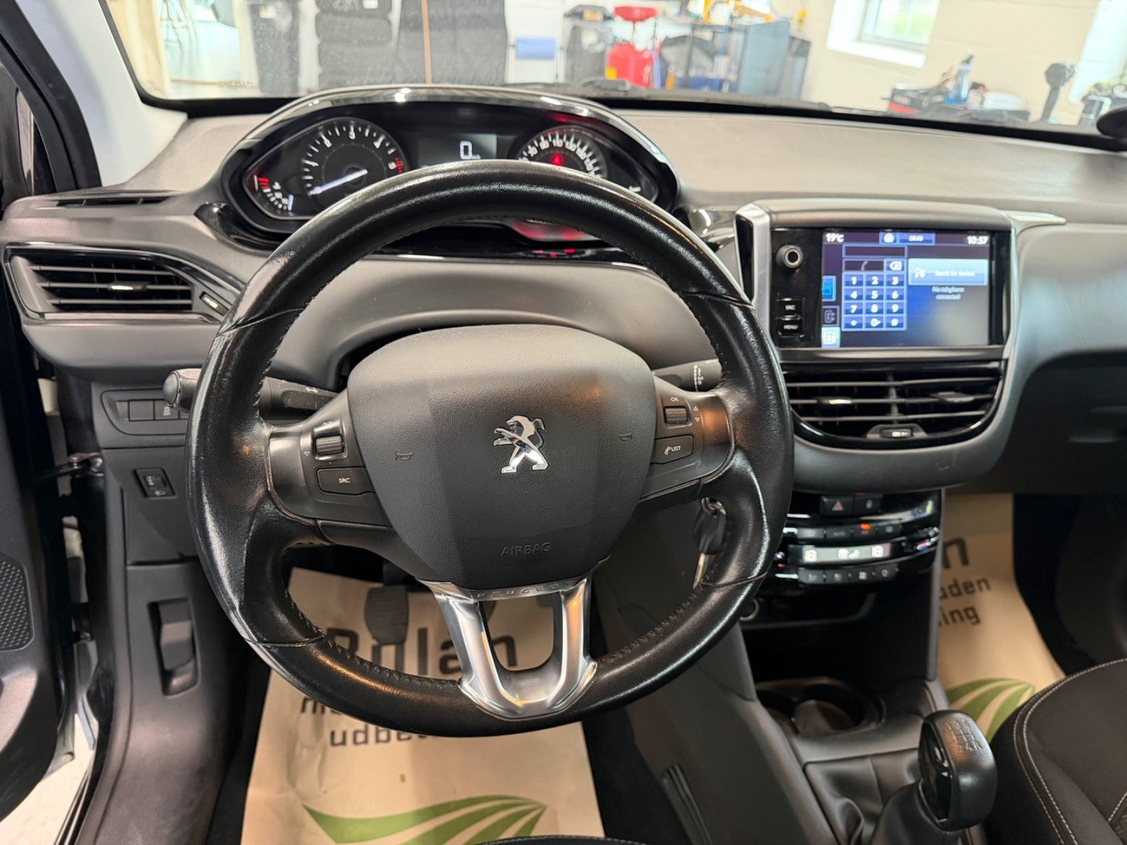 Sort Peugeot 208 fra 2017