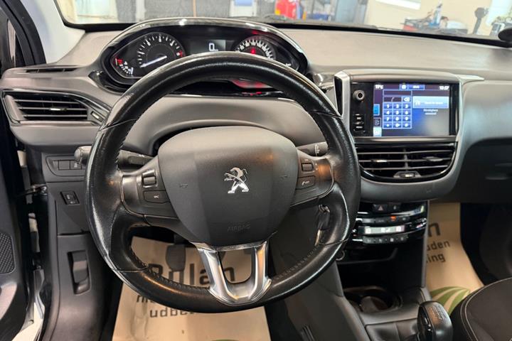 Sort Peugeot 208 fra 2017