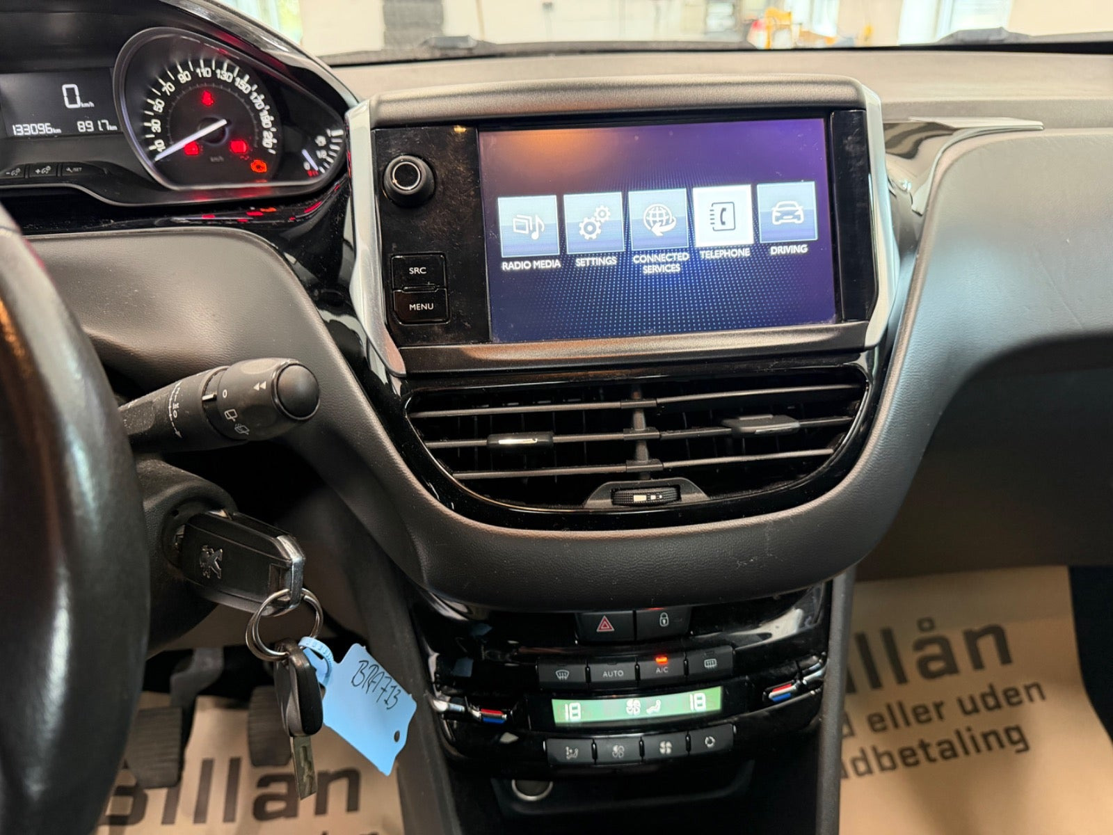 Sort Peugeot 208 fra 2017