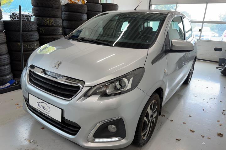 Grå Peugeot 108 fra 2020
