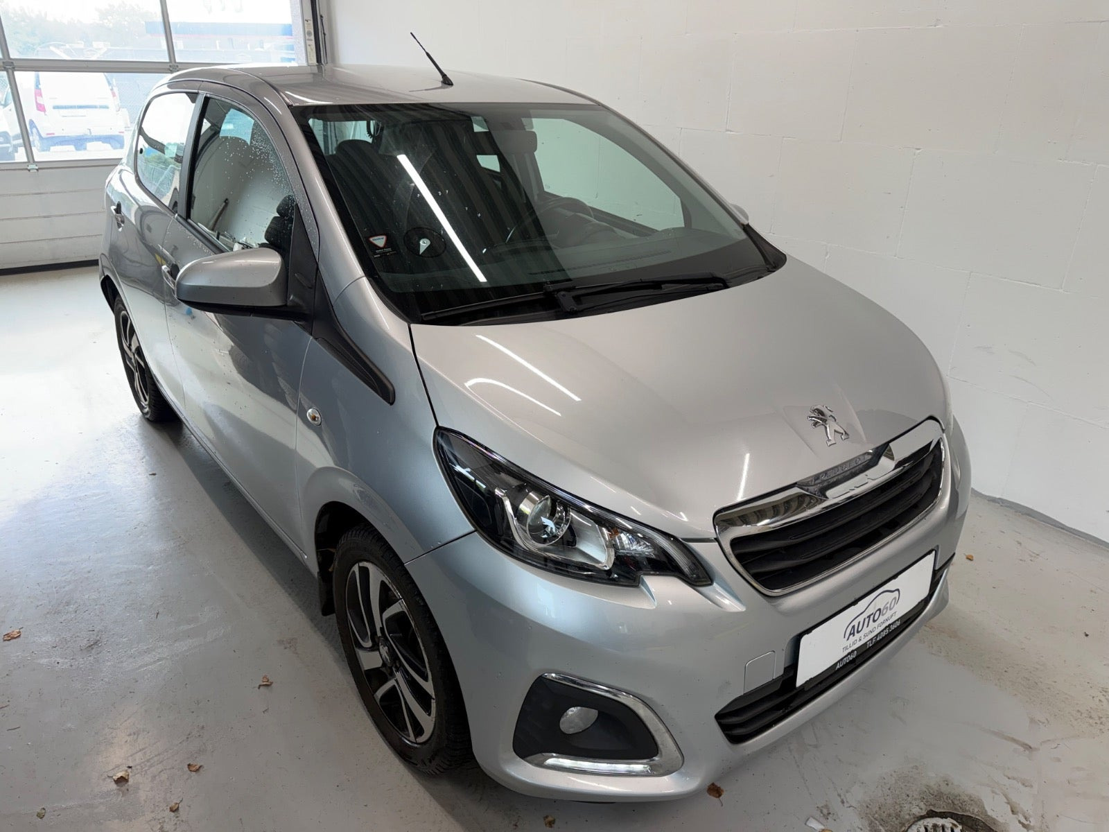 Grå Peugeot 108 fra 2020