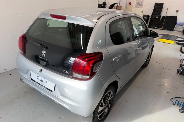 Grå Peugeot 108 fra 2020