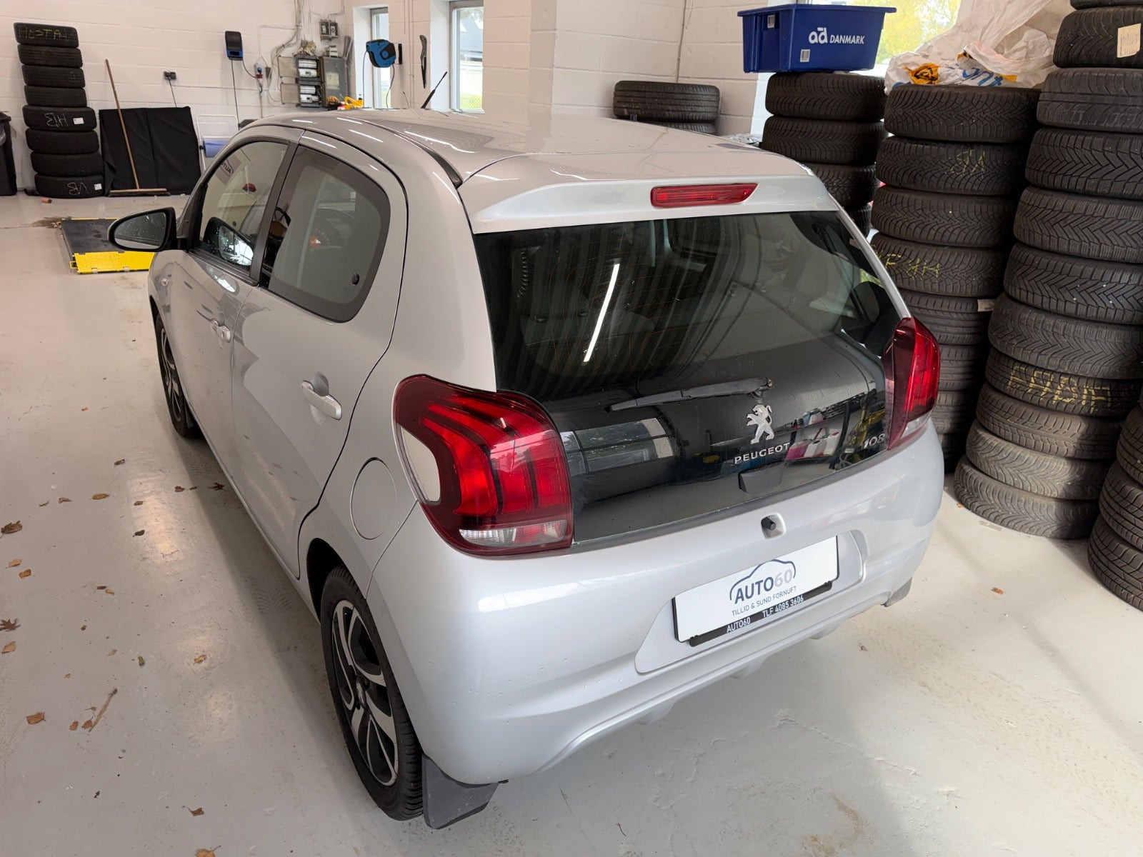 Grå Peugeot 108 fra 2020
