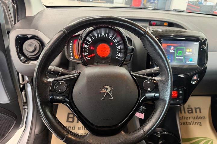 Grå Peugeot 108 fra 2020