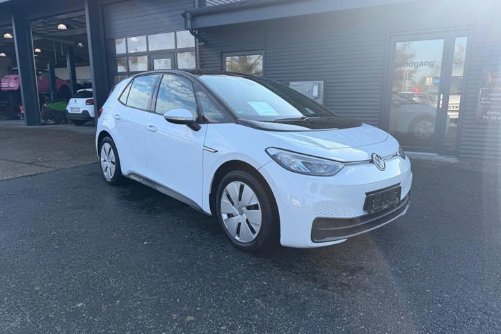 Hvid VW ID.3 fra 2022 set udefra