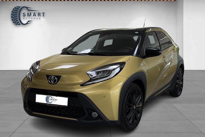 Gul Toyota Aygo X fra 2023
