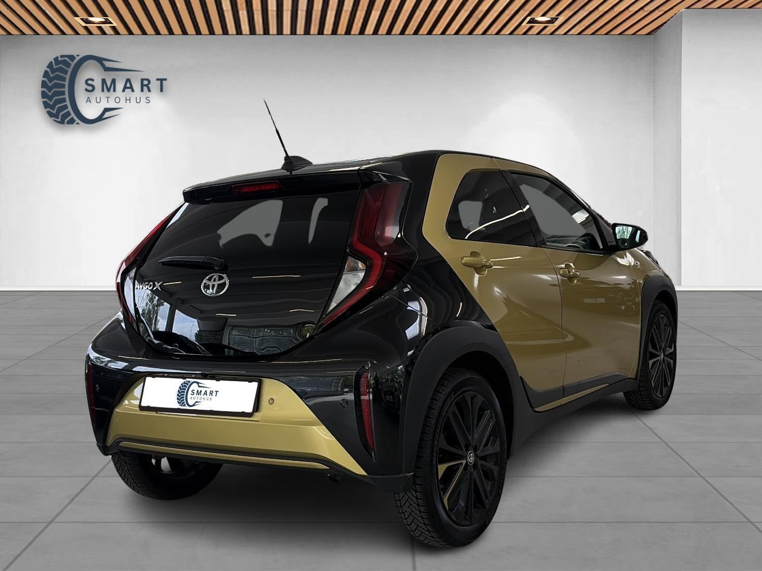 Gul Toyota Aygo X fra 2023