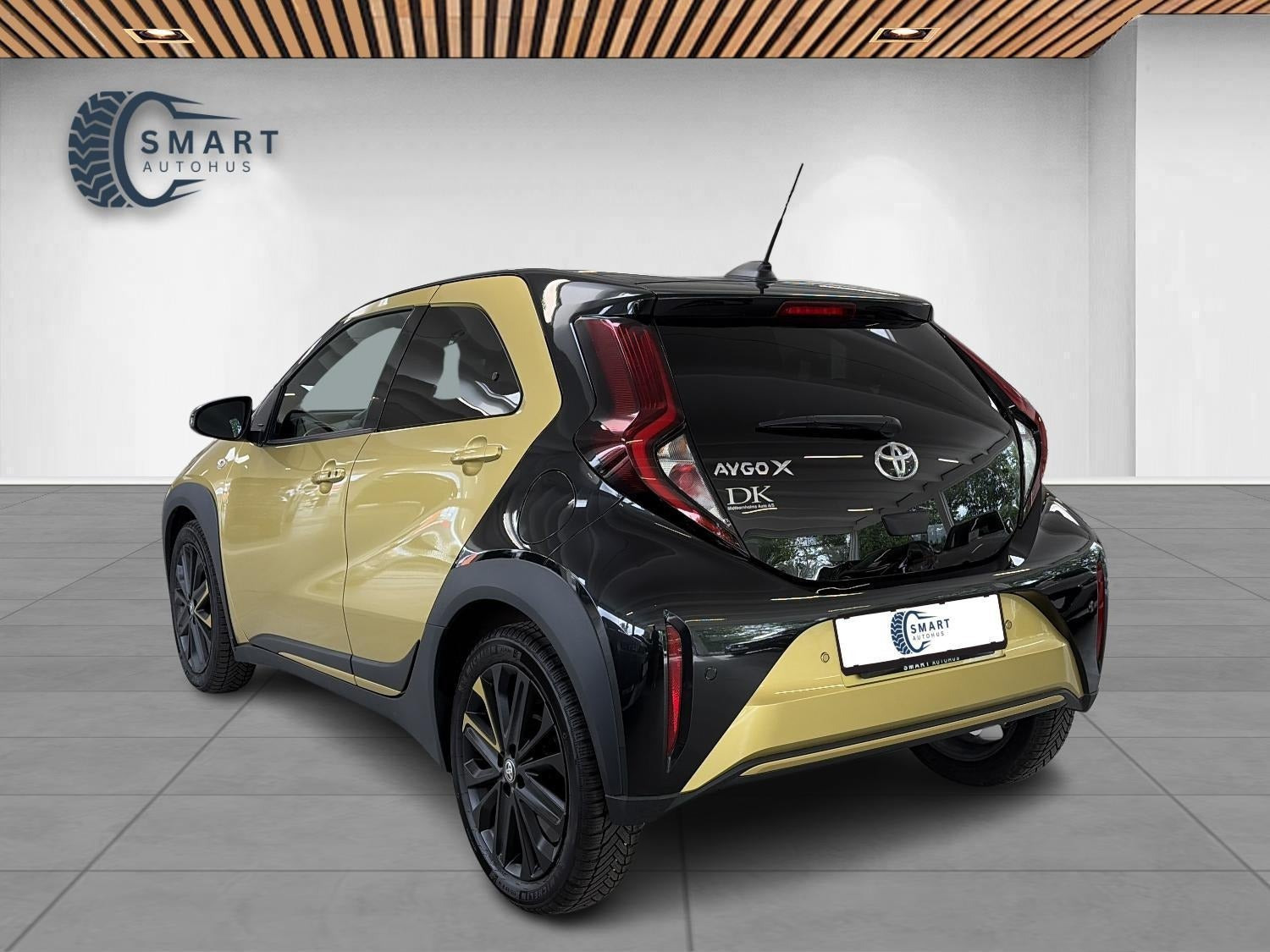 Gul Toyota Aygo X fra 2023