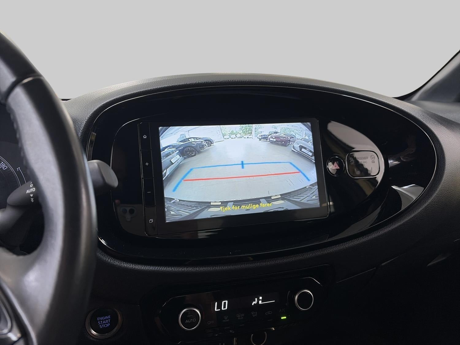 Gul Toyota Aygo X fra 2023