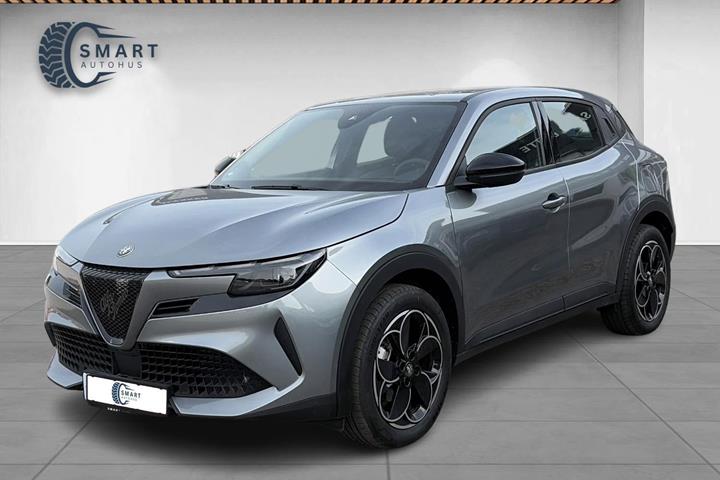 Grå Alfa Romeo Junior fra 2025