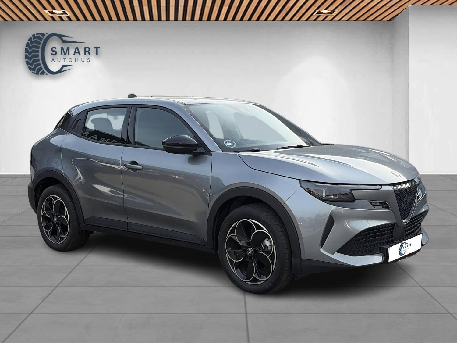 Grå Alfa Romeo Junior fra 2025