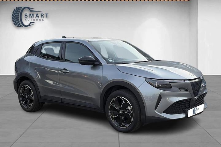 Grå Alfa Romeo Junior fra 2025