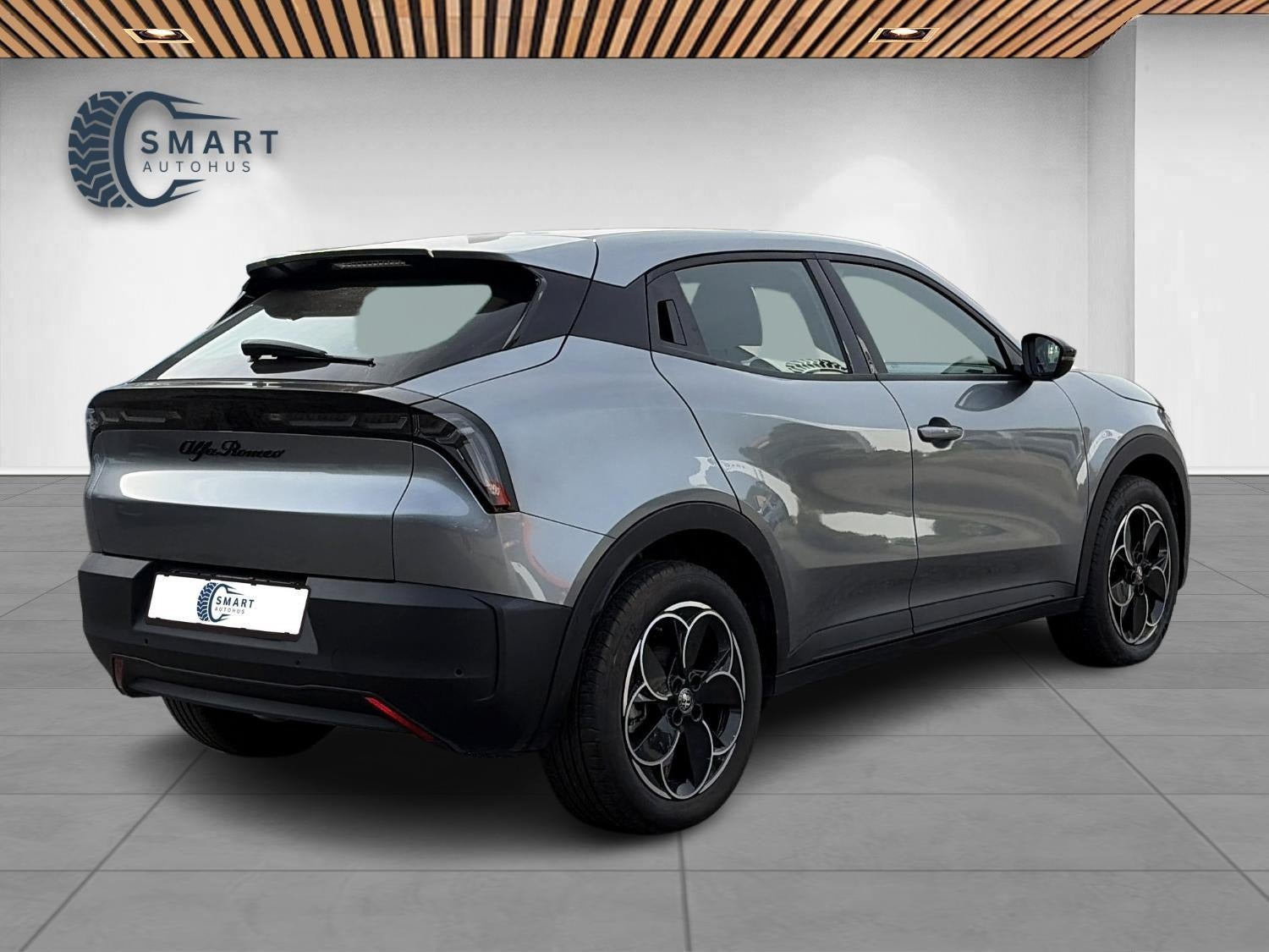 Grå Alfa Romeo Junior fra 2025