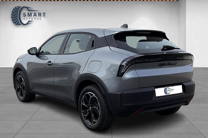 Grå Alfa Romeo Junior fra 2025