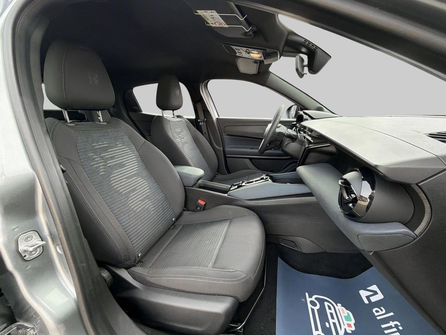 Grå Alfa Romeo Junior fra 2025