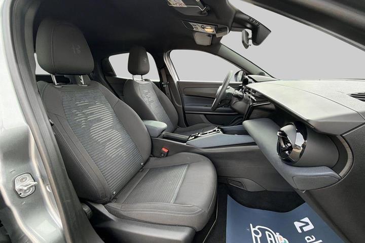 Grå Alfa Romeo Junior fra 2025