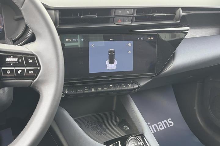 Grå Alfa Romeo Junior fra 2025