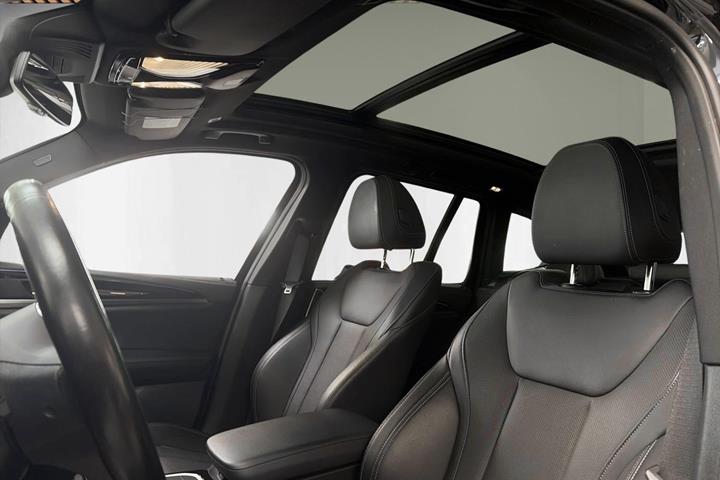 Sort BMW iX3 fra 2023