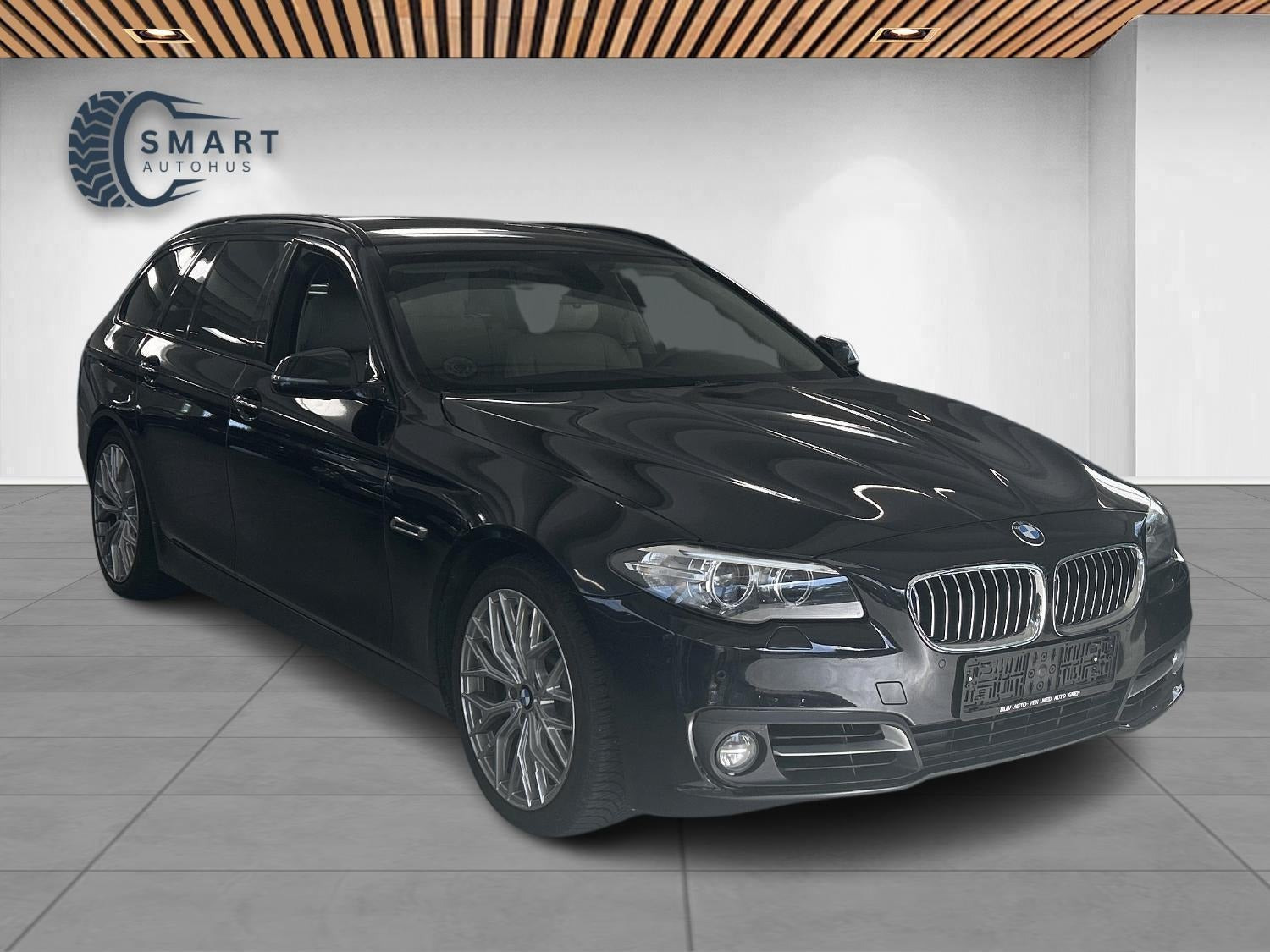 Sort BMW 520d fra 2015