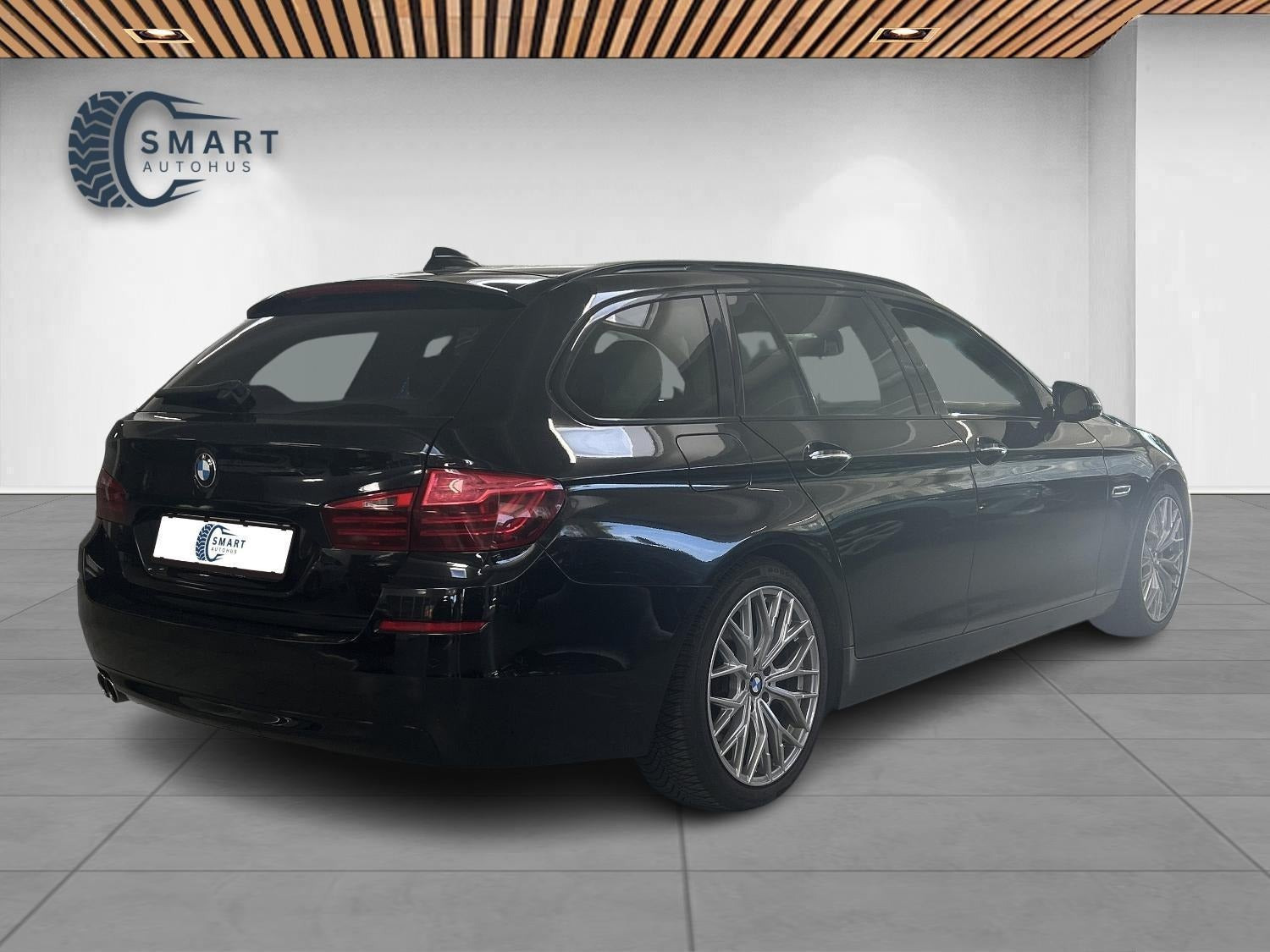 Sort BMW 520d fra 2015