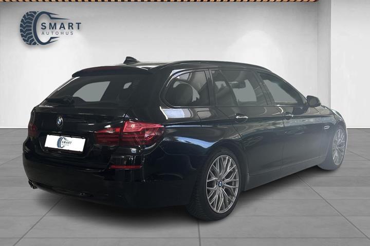 Sort BMW 520d fra 2015