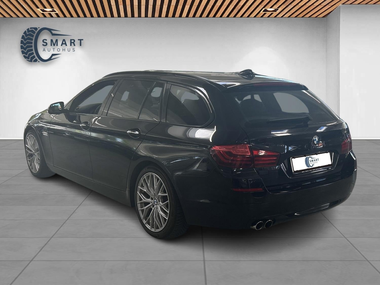 Sort BMW 520d fra 2015