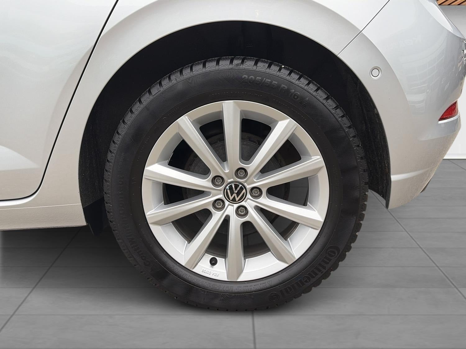 Sølv VW Polo fra 2022