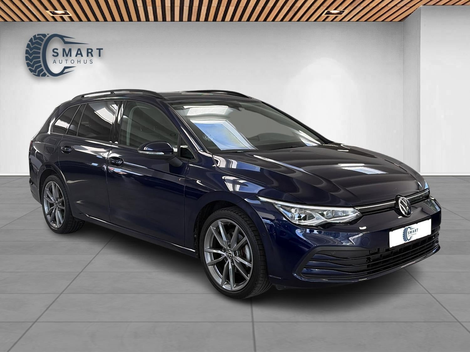 Blå VW Golf VIII fra 2021