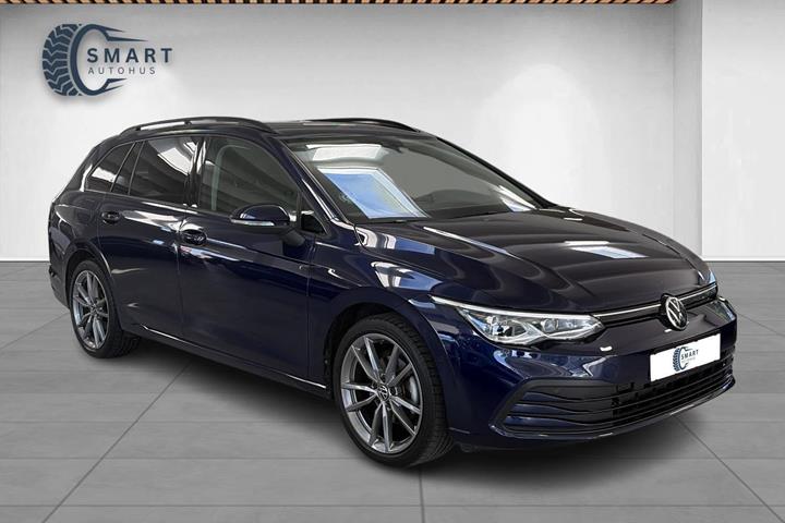 Blå VW Golf VIII fra 2021